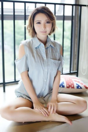 国产精品女丝袜白丝袜蕾丝_蓝光完整视频观看